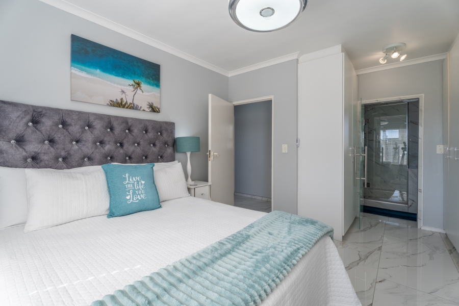 To Let 3 Bedroom Property for Rent in Greenways Golf Estate Western Cape